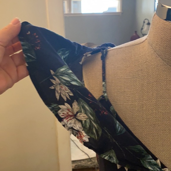 Cotton-On beautiful, comfortable long beautiful floral asymmetrical dress - Picture 13 of 16